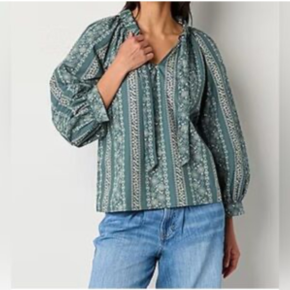 a.n.a Green and White Boxy Tie Front Blouse